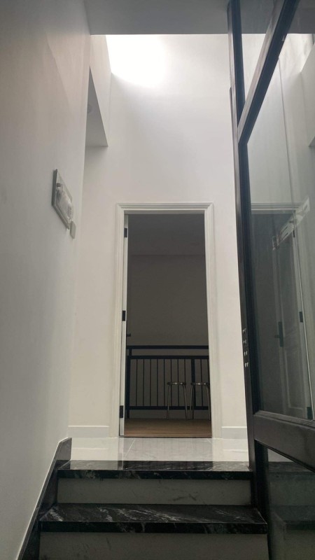 Nhà 8x22, có thang máy, 5pn 5wc ngay khu dân cư Vip sát bên Phạm Văn Đồng