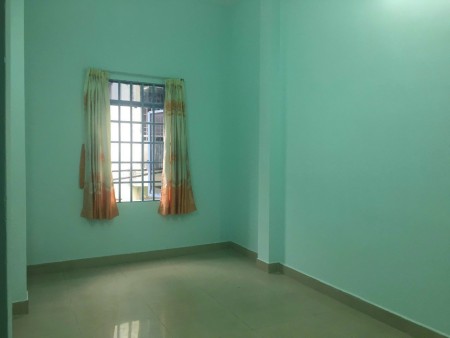 Nhà cho thuê hẻm Lâm Văn Bền kết cấu 1 trệt, 1 lầu. Gồm 2 phòng ngủ, 2 toilet.