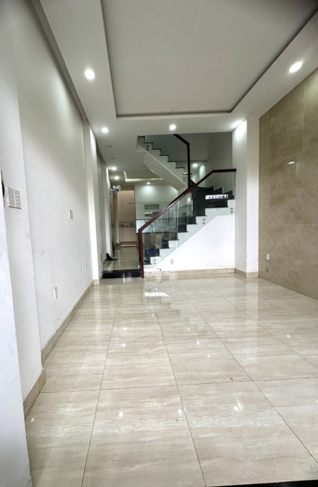 Nhà hẻm 2 xe tải né nhau, full nội thất, 1 trệt 2 lầu 4pn gần chợ Đầu Mối Thủ Đức