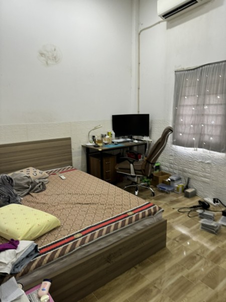 Nhà full nội thất hẻm xe tải, 1 trệt 1 lầu, 2pn sẵn máy lạnh. Oto đậu trước nhà