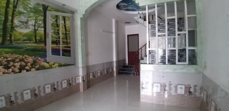 Nhà 1 trệt 1 lầu, mới rộng đẹp 3pn, 2wc. Hẻm 2 oto né nhau. Gần bên chợ Linh Xuân