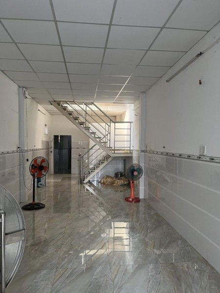 Cho thuê nhà nguyên căn hẻm xe hoi đường số 32, Tân Quy, 1 trệt 2 lầu, 3.5x25m