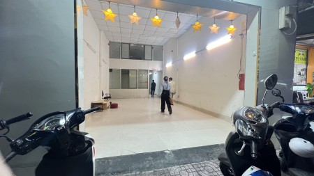 Cho thuê nhà mt Khuông Việt. 5x22. 2 Pn, vỉa hè 3m. 15 triệu