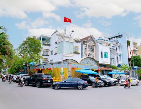 Chính chủ cho thuê Biệt Thự 2 mặt tiền đường LỚN, 3 xe ô tô đi thoải mái.