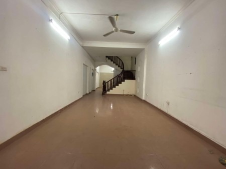 Cho thuê nhà riêng 70m x 6T, MT: 5m tại phố Hoàng Quốc Việt - Nghĩa Đô - Nguyễn Văn Huyên - Hà Nội.