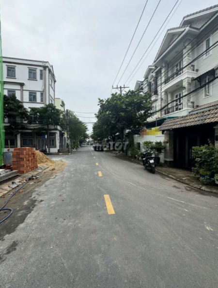 Cho thuê nhà biệt thự góc 2 mặt tiền, trệt 2 lầu, hẻm xe tải