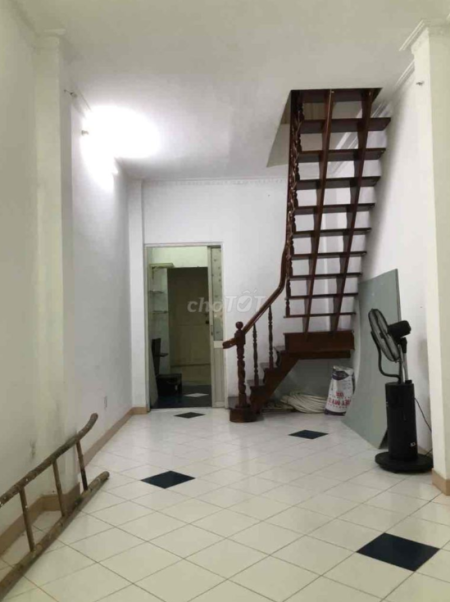 Nhà nguyên căn hẻm cụt Hoàng Hoa Thám, 4 x 11m - 1 trệt 1 lầu