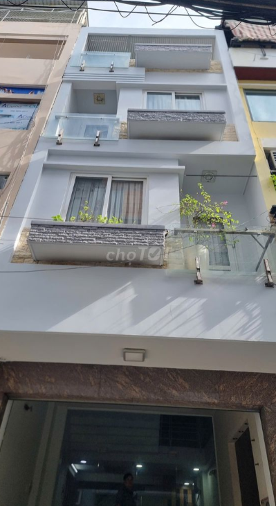 Nhà cho thuê mặt tiền đường Hoa Lài, Phú Nhuận, 4 lầu và hầm