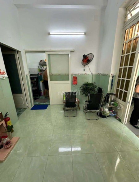 Cho thuê nhà đường CMT8, Tân Bình, 1 lửng 2 lầu, khu an ninh, sạch đẹp
