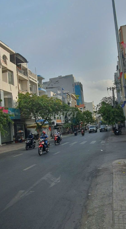 Cho thuê căn góc 2 mặt tiền đường Nguyễn Đình Chiểu quận 3