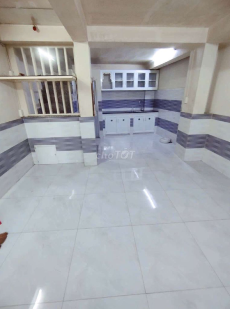 Cho thuê nhà hẻm Nguyễn Văn Cừ gần trần Hưng Đạo, 4x8m, 2 lầu, 2pn, 2wc