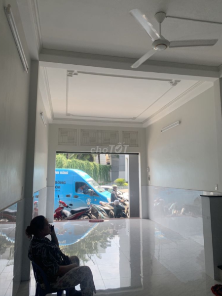 Nhà mặt tiền cho thuê gần ngã 3 Hồ Văn huê với Hoàng Văn Thụ.
