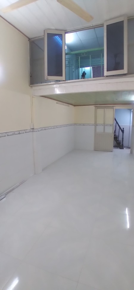 Cho thuê Nhà 1 trệt, 1lung dtsd 50m2, đường Khánh Hội, P4, Q4