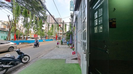 Cho thuê Kiot kinh doanh ngay tại mặt tiền đường xung quanh có chợ, nhà dân và quán ăn lớn