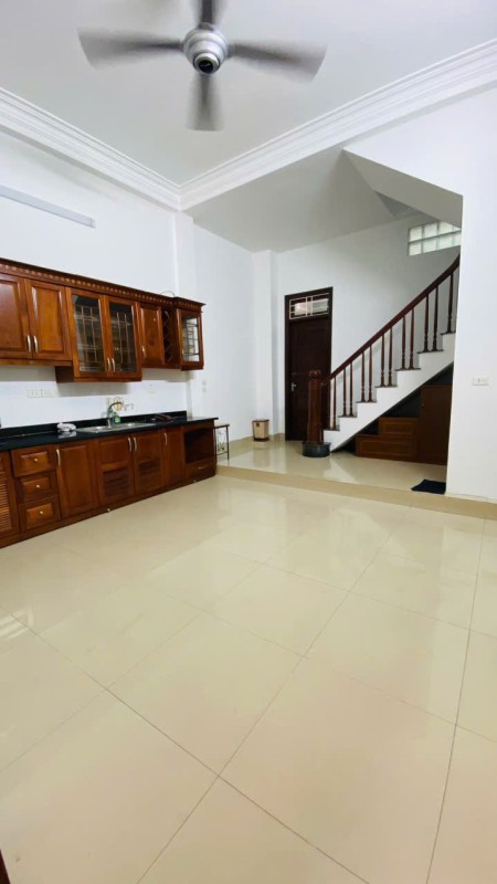 Nhà 40m2 x 5 tầng tại ngõ 6 phố Vĩnh Phúc Ba Đình