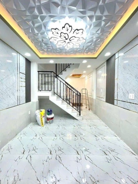 Nhà mới có nội thất cơ bản, gồm phòng khách, bếp, 2PN, tại Trần Trọng Cung