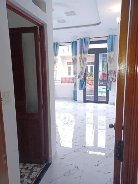 Cho thuê nhà nguyên căn hẻm xe hơi đường Mã Lò vào