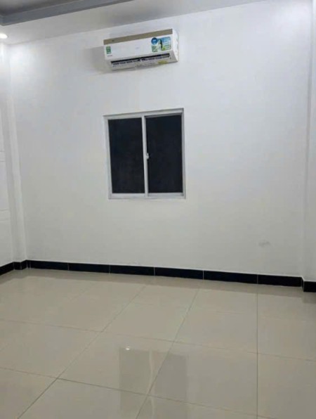 Cho thuê nhà có nội thất, đang trống ở ngay, 4 phòng ngủ, tại Nhà Bè