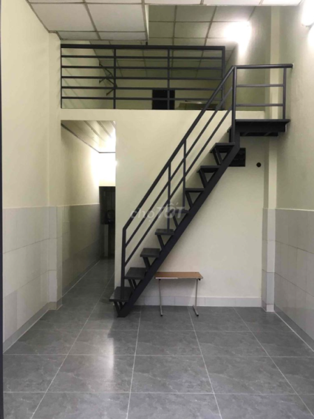 Chính chủ cho thuê nhà dài hạn Quang Trung, GV, có gác lửng, 1PN, 5 triệu/ tháng