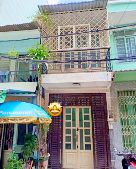 Nhà nguyên căn 1 trệt, 1 lửng, trục đường số P4, Q4, hẻm xe hơi 4m, giá 7 triệu/tháng
