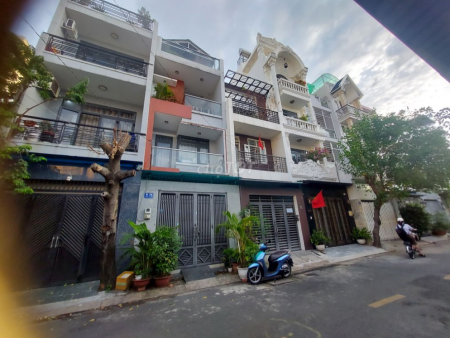 Nhà mặt tiền nội bộ Tân Phú, 4×20m, 3 lầu, 5 phòng, 6wc, thoáng mát, có sân đề xe hơi