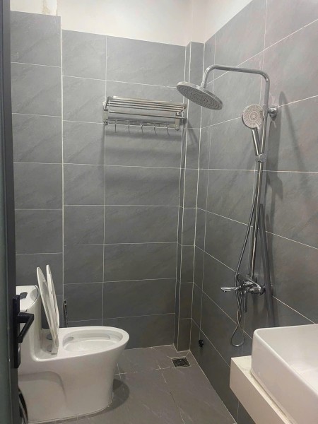 Cho thuê nhà nguyên căn hẻm Thích Quảng Đức, Phú Nhuận, DT 55m2, 4PN3WC giá TL