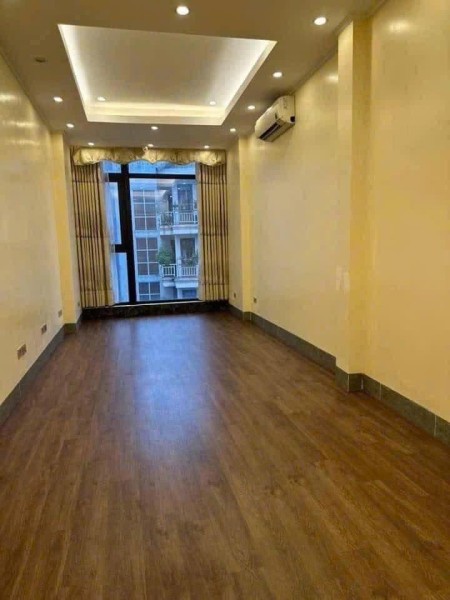 Cho thuê nhà riêng đường Bưởi, Ba Đình, DT 42m2, FULL kính hiện đại, giá 20 triệu/tháng