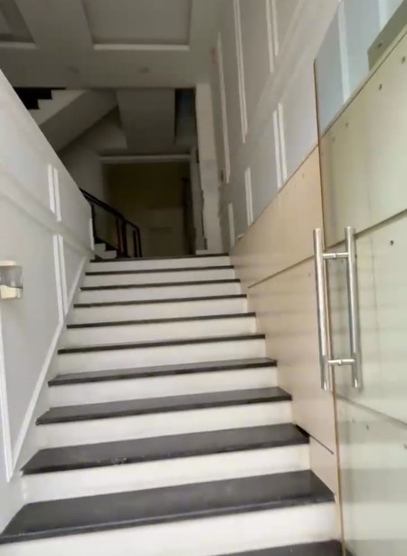 Cho thuê nhà mặt tiền Nguyễn Đình Chính, PN, DT 93m2, 7PN5WC, FULL NT, giá 50TR