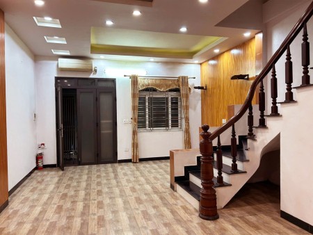 Chính chủ cho thuê nhà riêng giá rẻ 4.5 tầng – 5 phòng ngủ – Bắc Từ Liêm