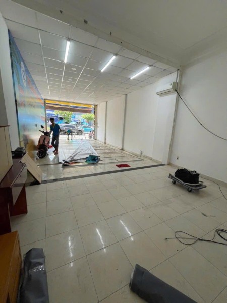 Cho thuê nhà tại Lê Văn Việt, Q9, DT 120m2, dùng làm MBKD, giá 27 triệu/tháng