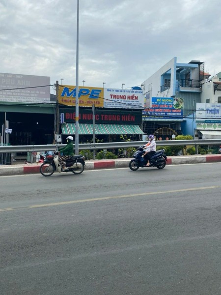 Cho thuê nhà đường Huỳnh Tấn Phát, Quận 7, dt 6x22m, có gác lửng