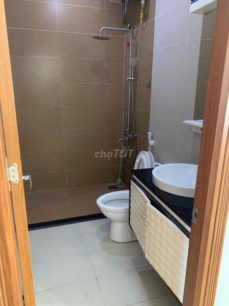 Cho thuê nhà mặt tiền Tân Sơn, Tân Bình, DT 71m2, 4PN5WC, NT mới tinh, giá TL