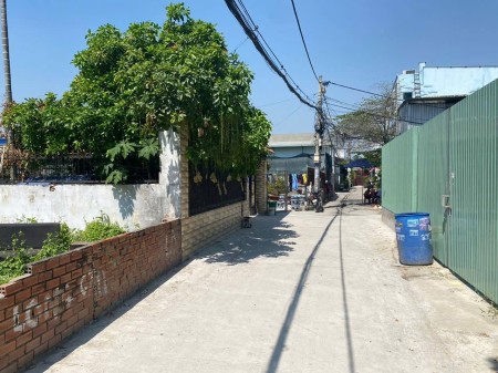 Cho thuê nhà Thạnh Lộc, Quận 12, DT 400m2, có sân vườn, gần chợ Cầu Đồng, giá 10 triệu/tháng