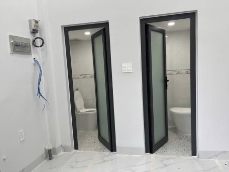 Cho thuê nhà mặt tiền Lương Minh Nguyệt, Tân Phú, DT 95m2, gần Carillon 7, giá 18 triệu/tháng