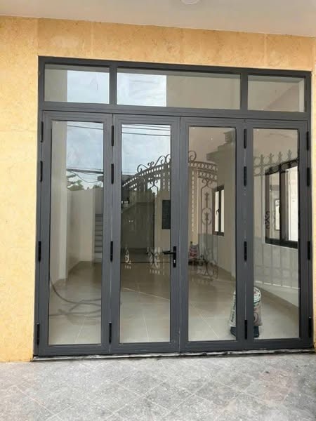 Nhà mặt tiền Hà Huy Giáp, Quận 12, DT 90m2, góc 2 mặt tiền đẹp, giá 20 triệu/tháng