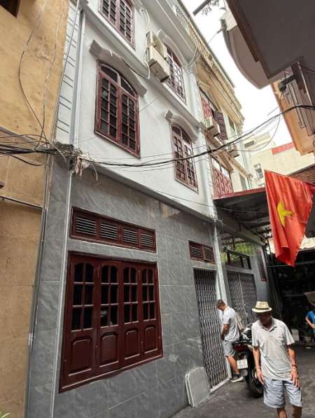 Cho thuê nhà Phố Cực Lộc (ngay Royalcity), 4 tầng x 28m2, 3 ngủ, 3 WC, 12 Triệu