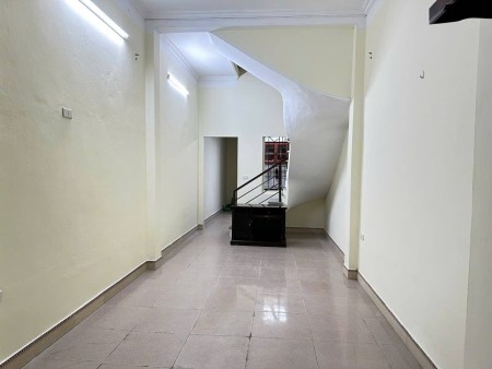 Cho thuê nhà nguyên căn mới kinh kong ngõ 192 Lê Trọng Tấn, 40m2 x 5 tầng, 3PN, 12 triệu