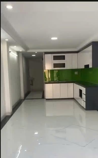 Cho thuê nhà ngõ ô tô tránh Vĩnh Hưng, 5 tầng x 45m2, thang máy, 15 Triệu VP kết hợp ở