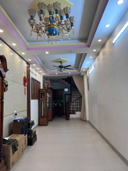 Cho thuê nhà ngõ 37 Vĩnh Hưng, 5 tầng x 37m2, 3 ngủ, 11 Triệu