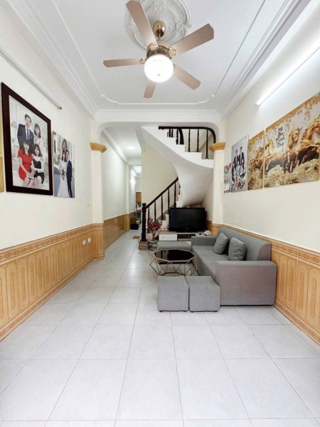 Cho thuê nhà nguyên căn ngõ 342 Khương Đình, 4 tầng x 40m2, 4 ngủ, 12 Triệu KDonl, ở...