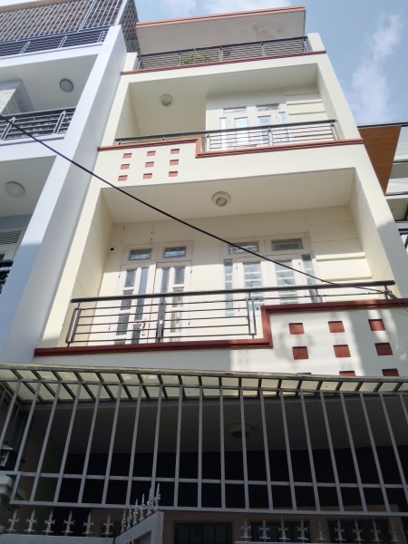 Cho thuê nhà nguyên căn 3 tầng + 4 phòng ngủ, hẻm xe hơi đường Nguyễn Tuyển