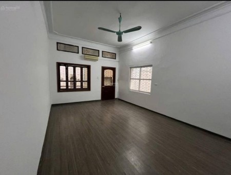Cho thuê nhà Nguyễn Trãi, 43m2 x 3.5 tầng, 2 ngủ, 8 Triệu KD, kho, ở gđ, nhóm đi làm