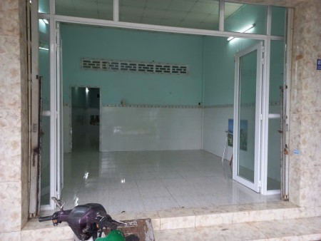 Cho thuê nguyên căn 77,5m2 2 phòng ngủ 1 phòng khách 1 phòng bếp, sân trước 20m2 sân sau 15 m2