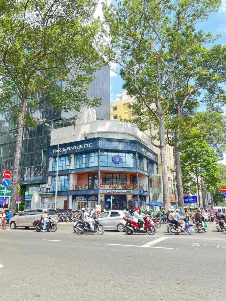 Cho thuê tòa nhà góc 2 mặt tiền đường Cao Thắng & Nguyễn Minh Khai, Quận 3