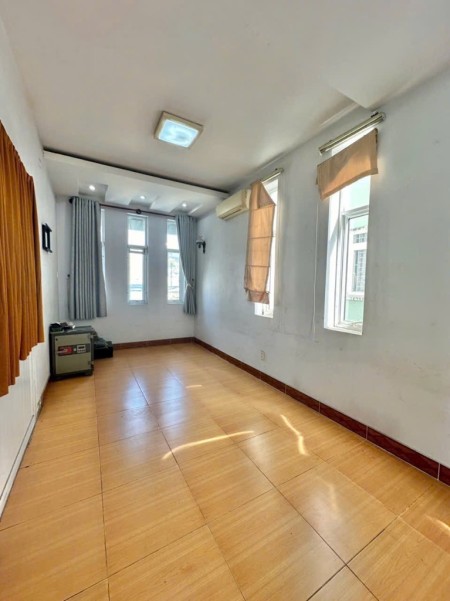 Cho thuê nhà mt Nguyễn Trãi dt 4.1x22 nhà 4 pn giá 15tr