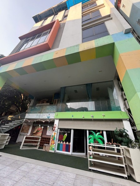 Cho thuê 6 tầng hoặc riêng từng tầng, nhà có thang máy 135m2/sàn tại Trương Định, HBT