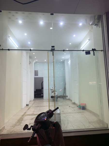 Cho thuê cửa hàng mặt phố đường Láng