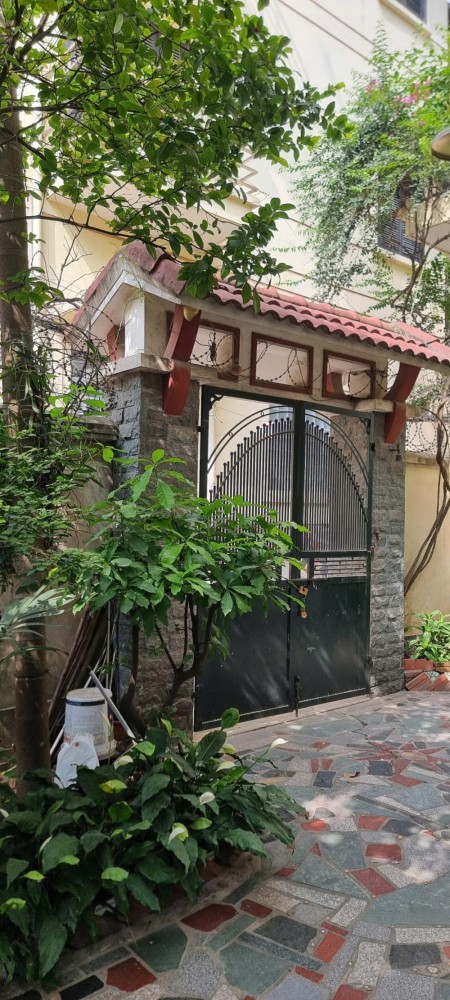 Cho thuê căn hộ 150m², tầng 2, biệt thự -ngõ 279 Đội Cấn,Ba Đình, căn hộ đẹp, FULL đồ