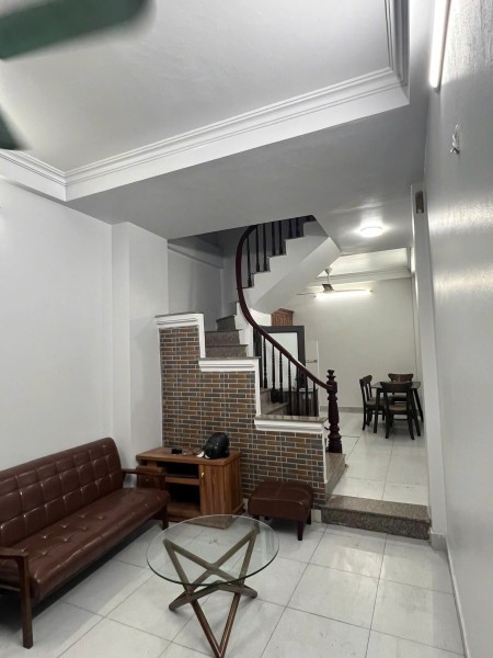 Cho thuê nhà nguyên căn ngõ Lương Khánh Thiện, 30m2 x 4 tầng, 4 ngủ 3 wc, 11.5 triệu