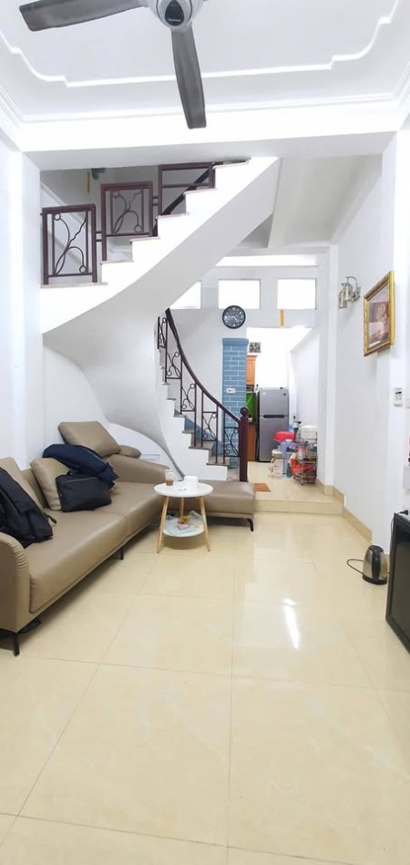 Cho thuê nhà ngõ 29 Khương Hạ, 35m2 x 4 tầng, 4 ngủ, 3 wc.13,5 triệu